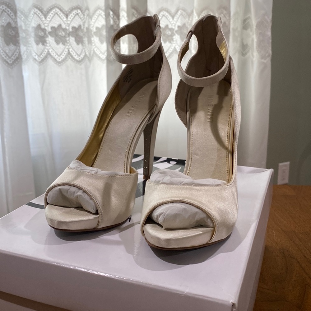 Nine West Ivory Gold Bottom Heels